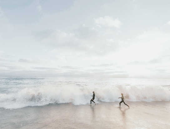strand wellen kinder spielen