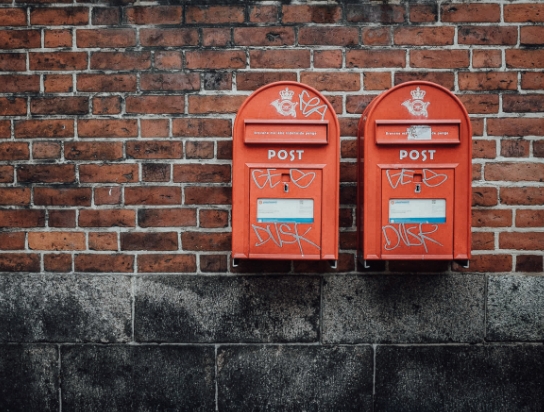 post briefkasten rot