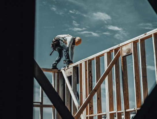 mann holzbau arbeit grunderwerb